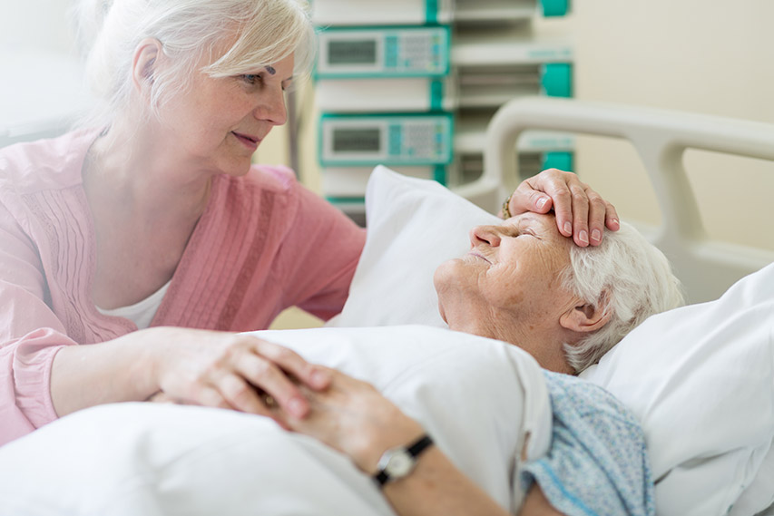 Sterbende Frau im Krankenbett