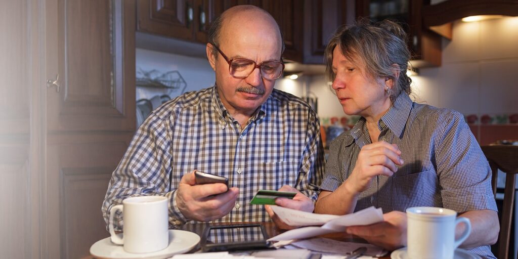 Die Pflegekosten 2025 machen Familien die Versorgung Ihrer hilfsbedürftigen Lieben immer schwerer. 